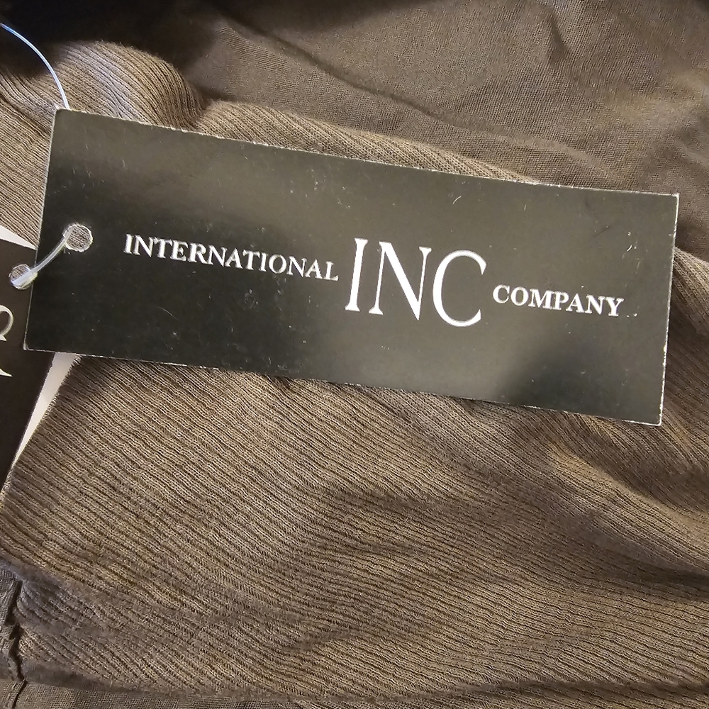 Green and Gold International INC Company Women's Ribbed Side Button Down Shirt - Picture 7 of 12
